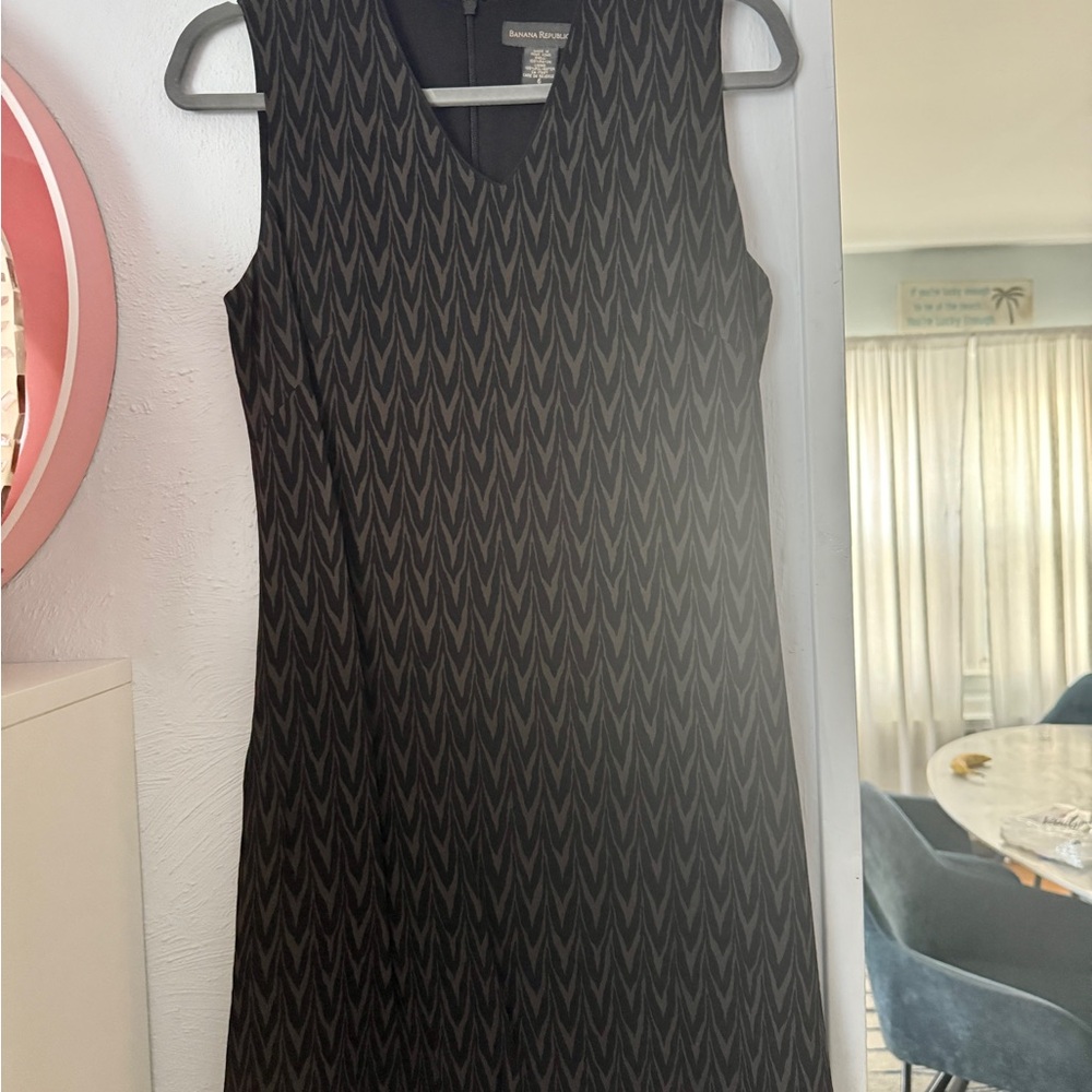 Banana Republic Black and Gray Chevron Midi Dress